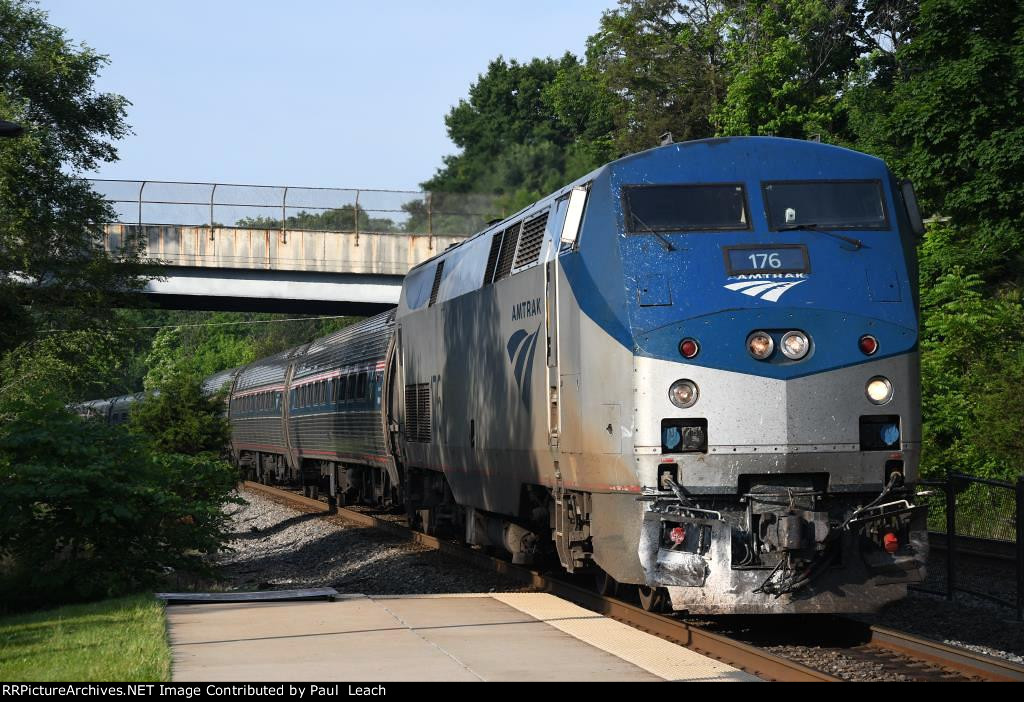 Eastbound "Regional" races through the station